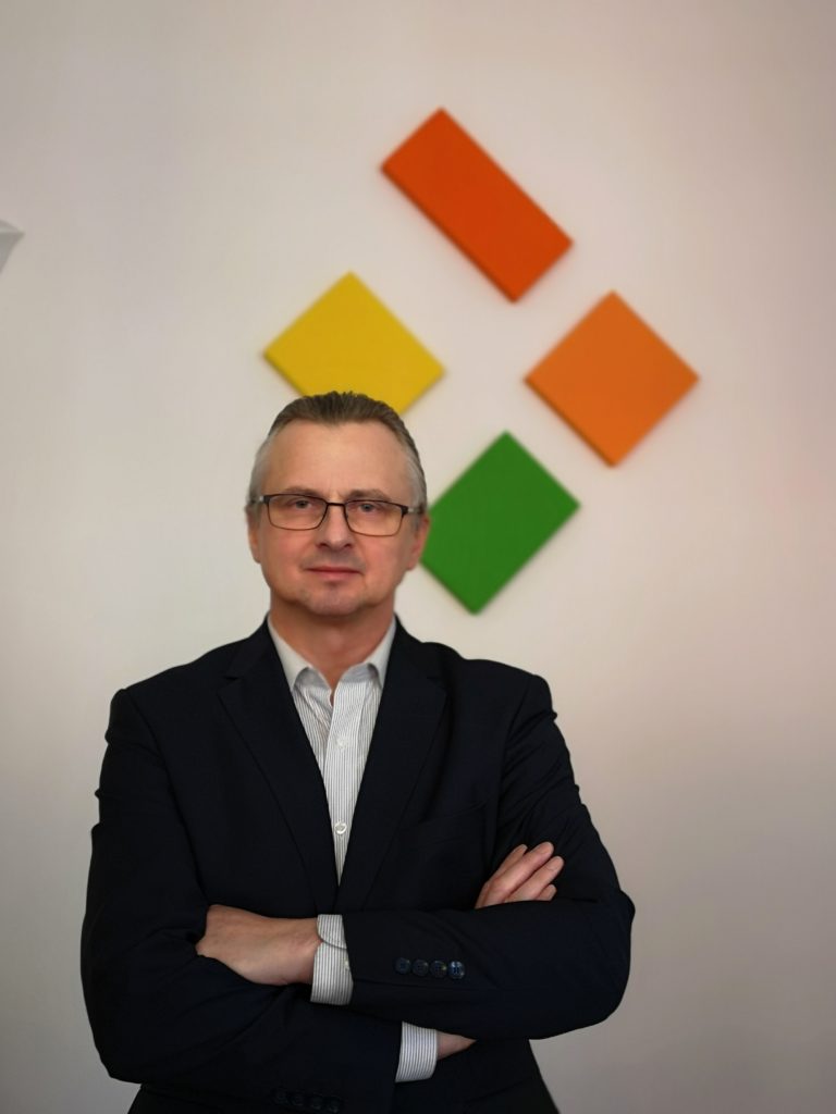 Janusz Dziewit, wykładowca akademicki, współzałożyciel i zarządzający Dolnośląskim Forum HR, dyrektor zarządzający, konsultant, trener i mentor w Experum HR
