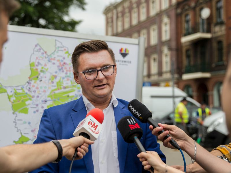 Marcin Krupa , prezydent Katowic mówi o stacjach rowerowych
