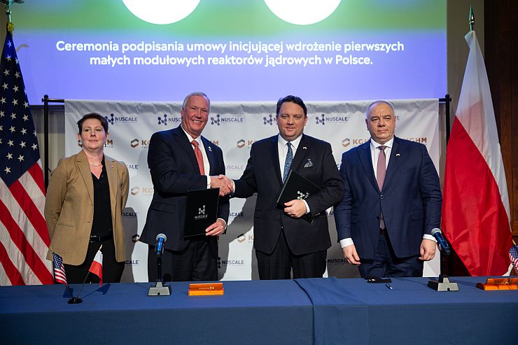ceremonia podpisania umowy inicjującej wdrożenie pierwszych małych modułowych reaktorów jądrowych w Polsce