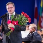 Nagrodę Forum Ekonomicznego odebrał w imieniu Wołodymyra Zełenskiego – Wasyl Zwarycz, ambasador Ukrainy w Polsce fot. mat. prasowe FE