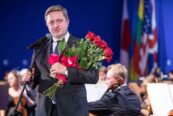 Nagrodę Forum Ekonomicznego odebrał w imieniu Wołodymyra Zełenskiego – Wasyl Zwarycz, ambasador Ukrainy w Polsce fot. mat. prasowe FE
