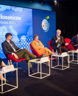 Debata pod hasłem "Bezpieczeństwo i rynek..." na Forum Ekonomicznym w Karpaczu 2022 fot. FE
