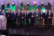 rozstrzygnięcia Konkursu „Kryształy Polskiej Gospodarki 2022" zdjęcie laureatów z Gali wręczenia nagród fot. FPG