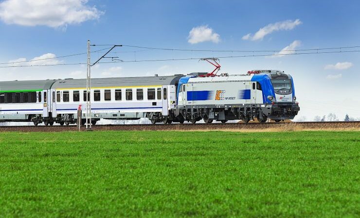 PKP Intercity wzmacnia pociągi na majówkę i zachęca do korzystania z promocji